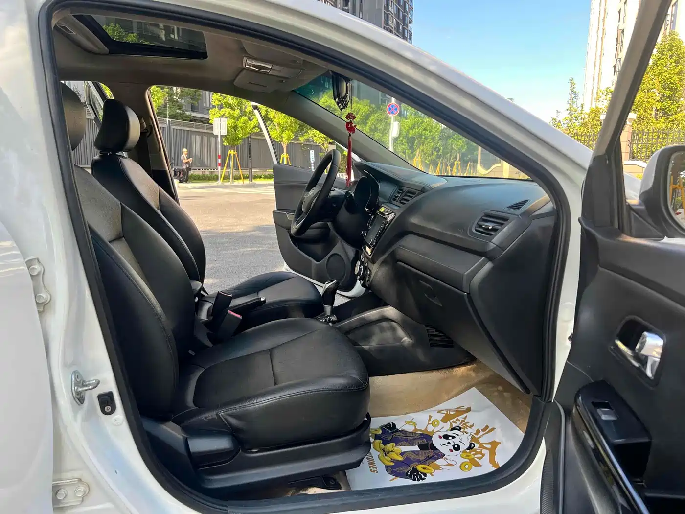 Kia K2 2012 Sedan 1.4L AT Premium ECO Commemorative Edition фото 12