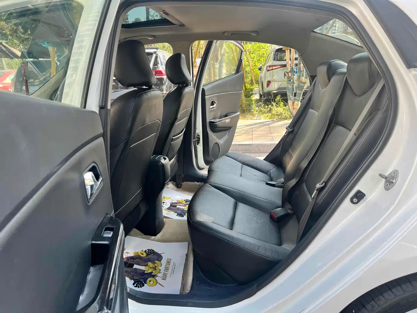 Kia K2 2012 Sedan 1.4L AT Premium ECO Commemorative Edition фото 15