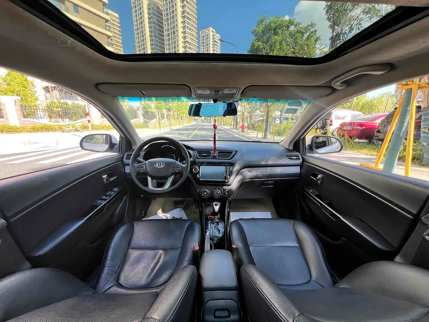 Kia K2 2012 Sedan 1.4L AT Premium ECO Commemorative Edition фото 10