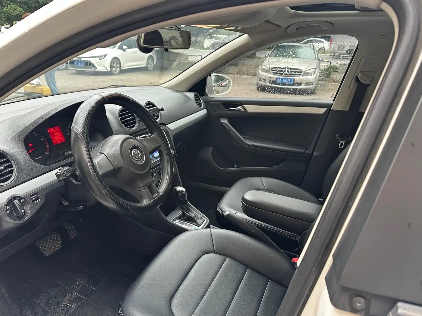 Volkswagen Jetta 2015 1.6L Auto Comfort фото 16