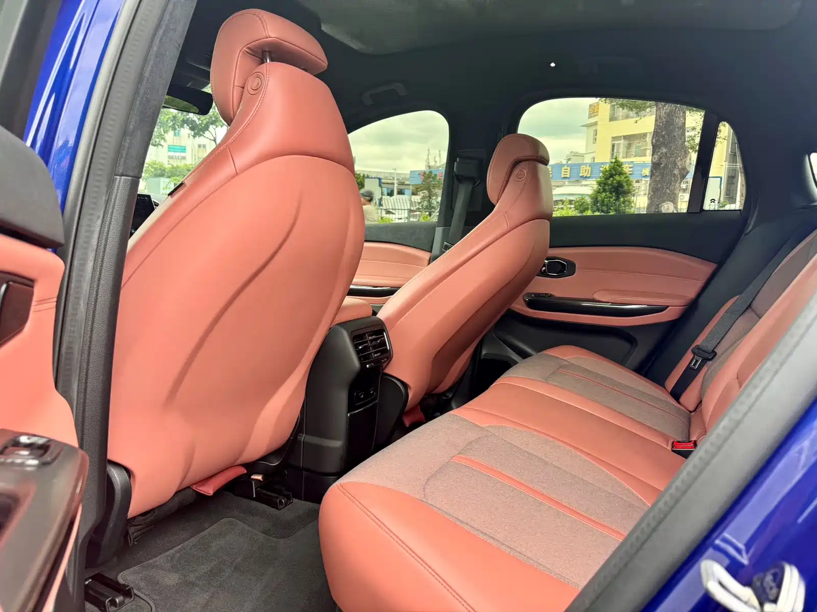 Фото 4 - NIO EC6