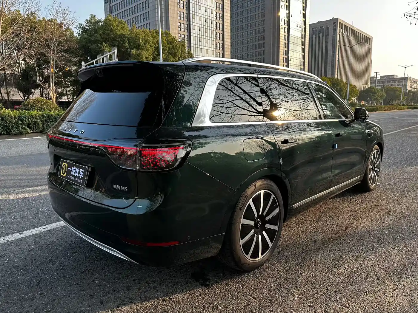 AITO Wenjie AITO M9 2025 Extended Range Ultra 52kWh 6-Seater фото 19