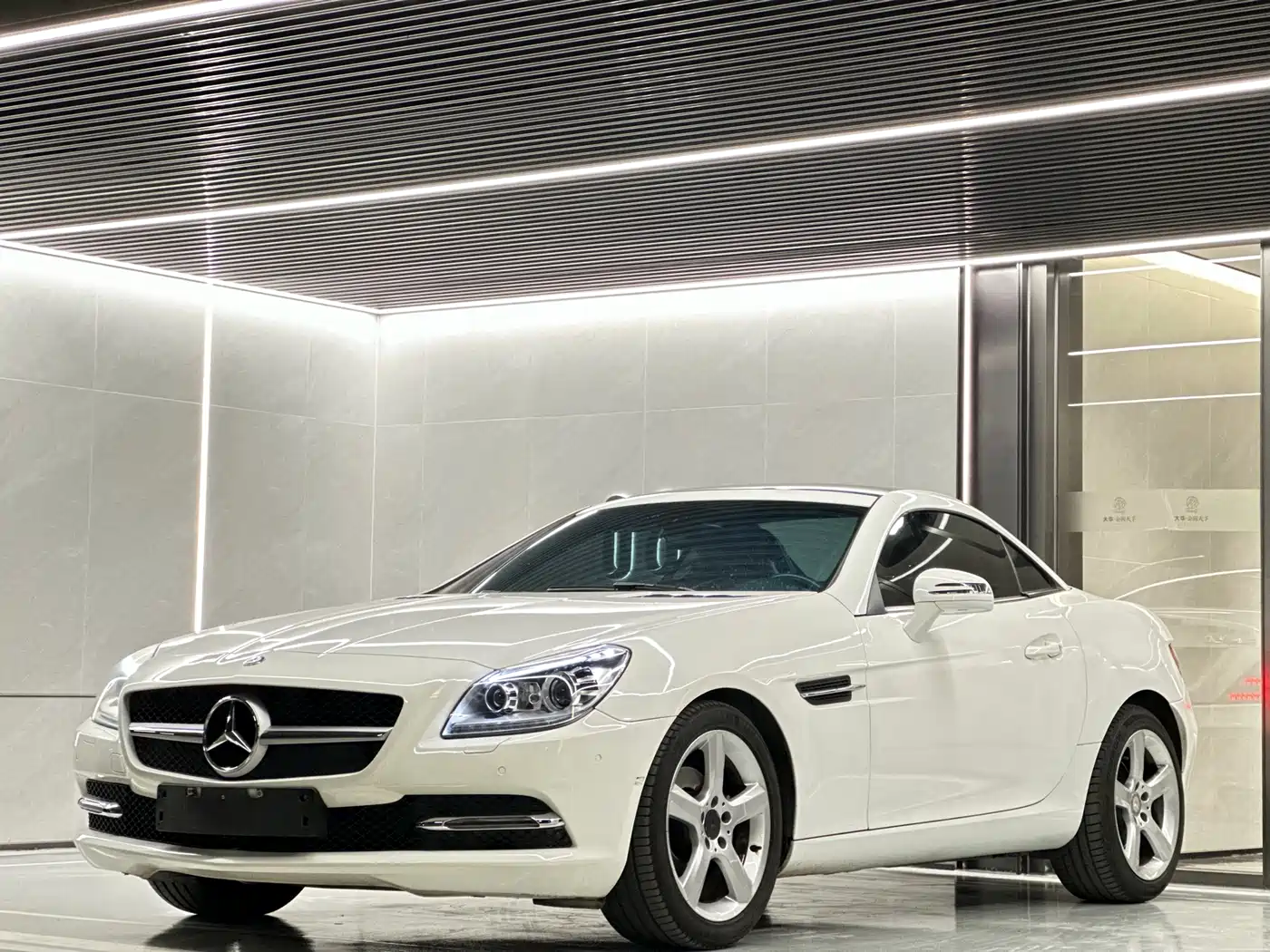 Mercedes-Benz SLK-Class 2011 SLK 200 Fashion