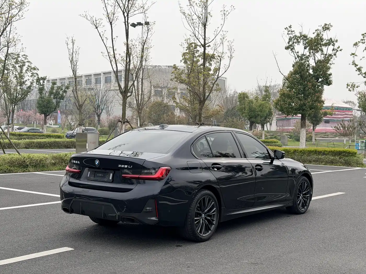 BMW 3 Series 2023 325Li M Sport Black Night Package фото 5