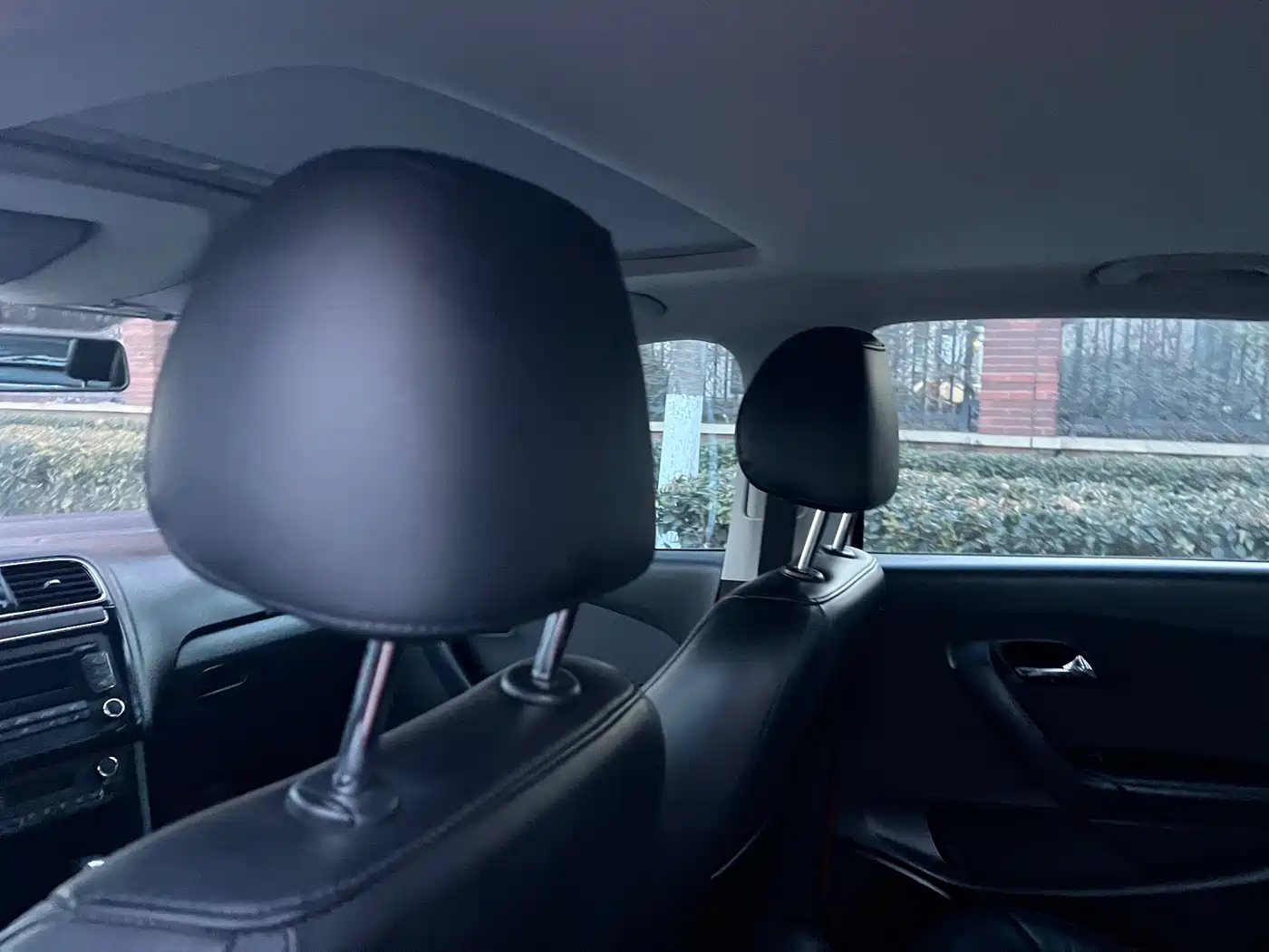 Volkswagen Polo 2011 1.6L Automatic Style Edition фото 9