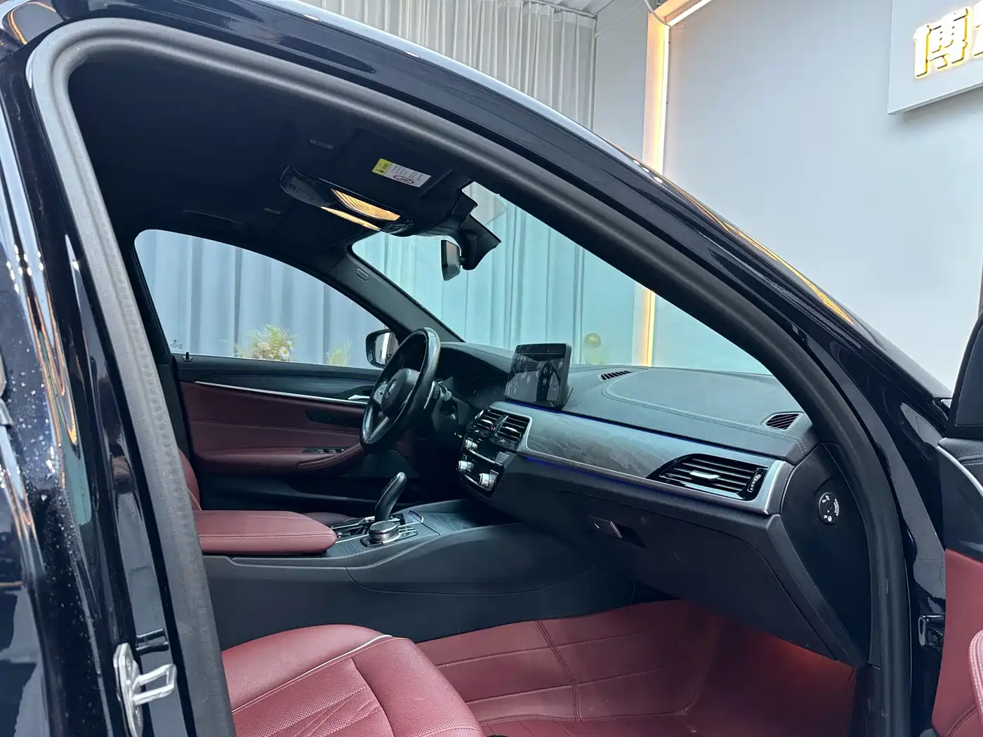 BMW 5 Series 2023 530Li Leading M Sport Package фото 11