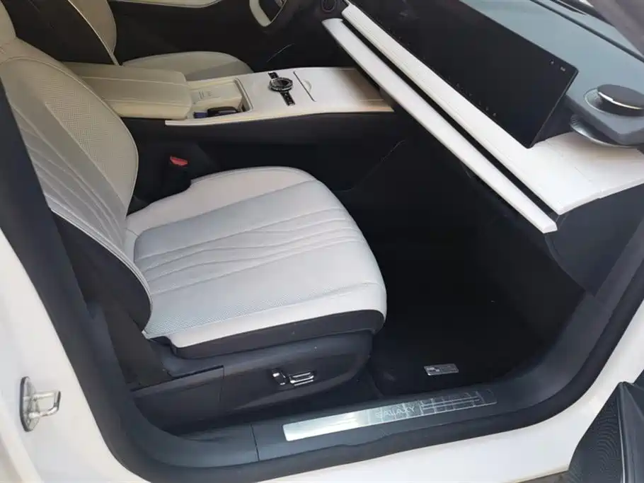 GEELY GALAXY GALAXY E8