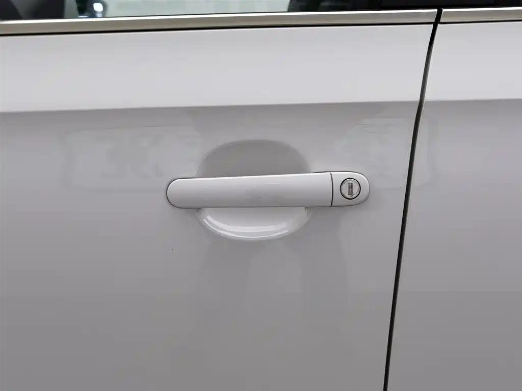 Škoda Skoda Rapid Spaceback 2016 Facelift 1.6L Manual Innovation Edition фото 18