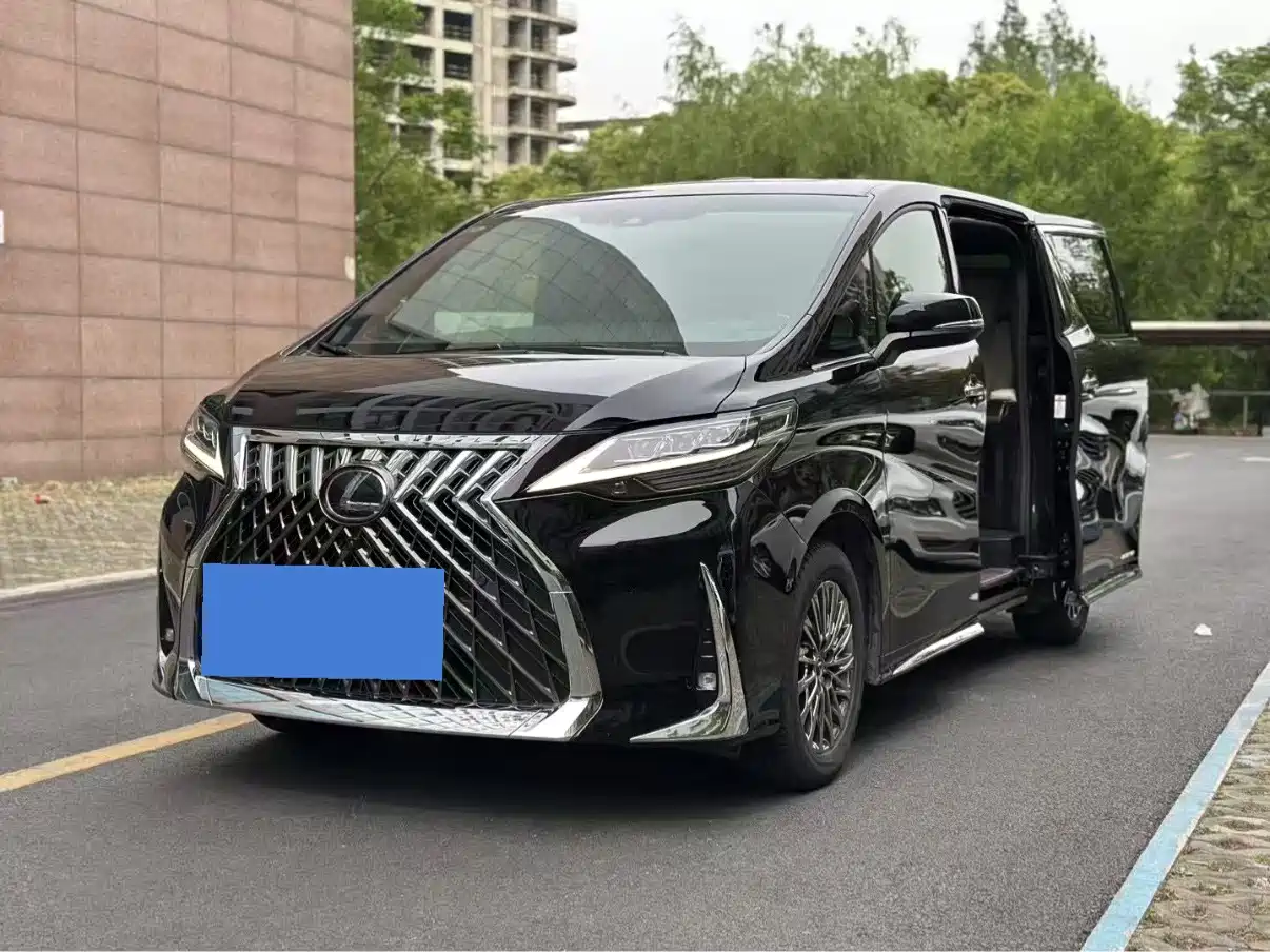 Lexus LM 2020 300h Seven-Seater Elegance Edition фото 2
