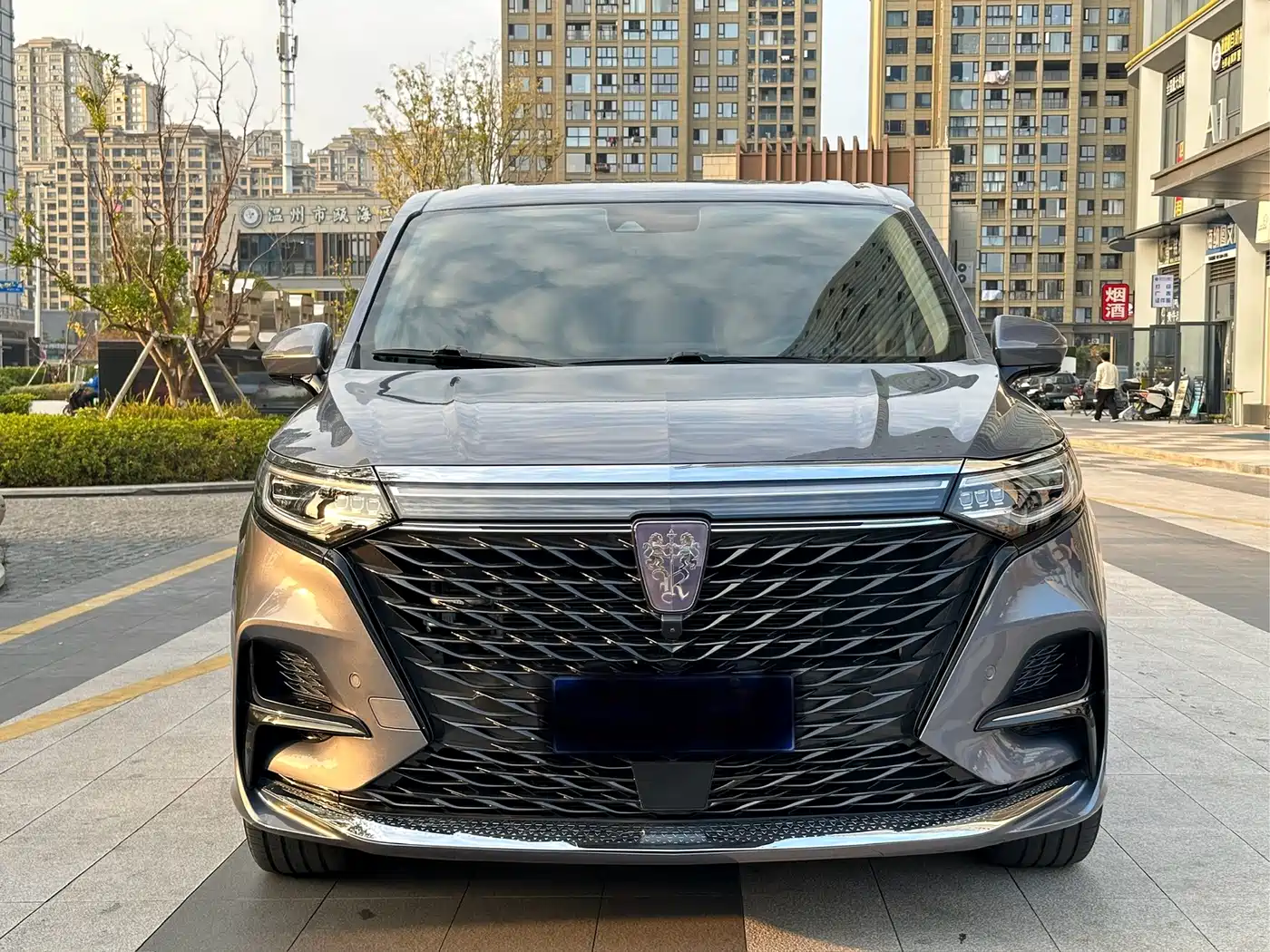 ROEWE IMAX8