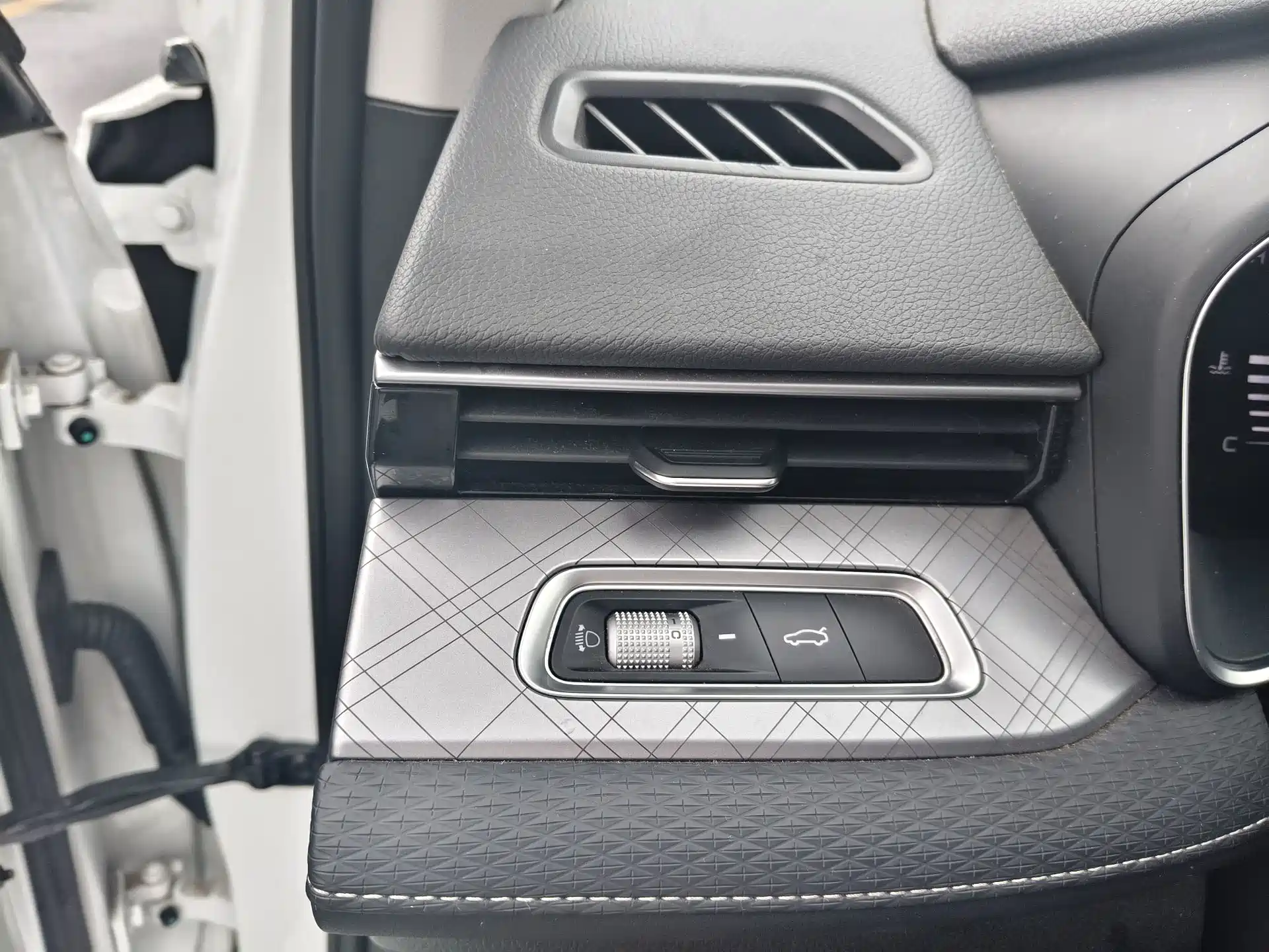 Фото 9 - Geely Preface