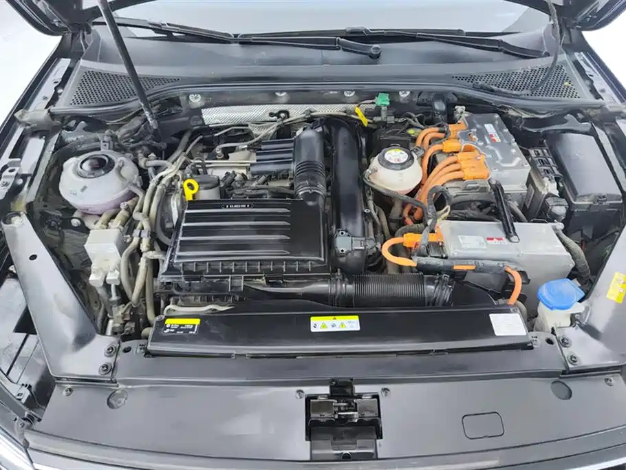 VOLKSWAGEN MAGOTAN GTE PLUG IN HYBRID