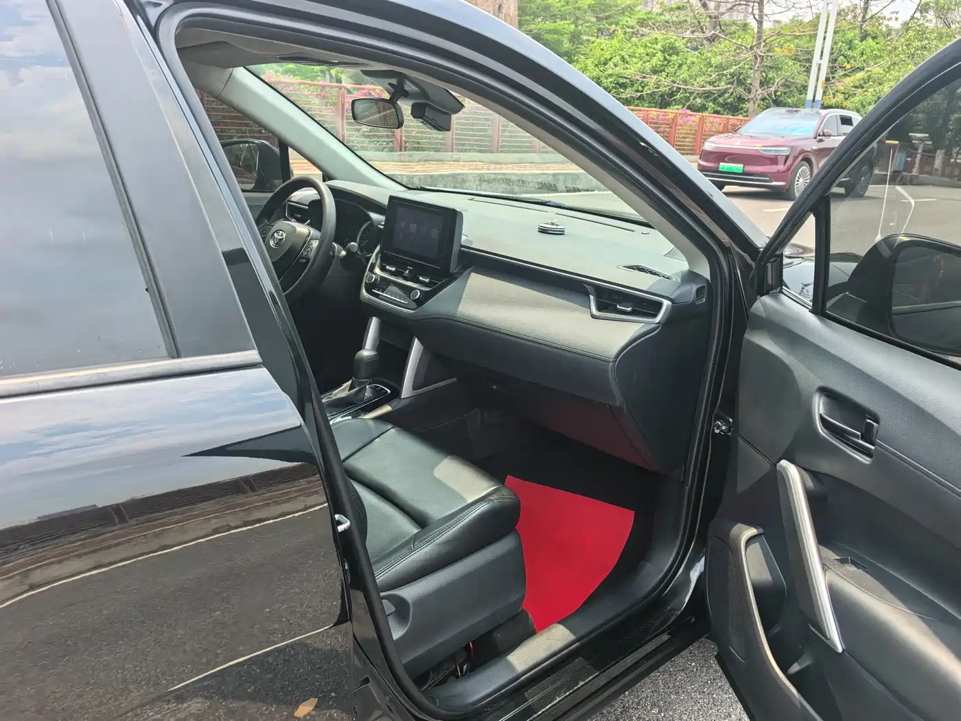 Toyota Frontlander 2022 2.0L CVT Leading Edition фото 11