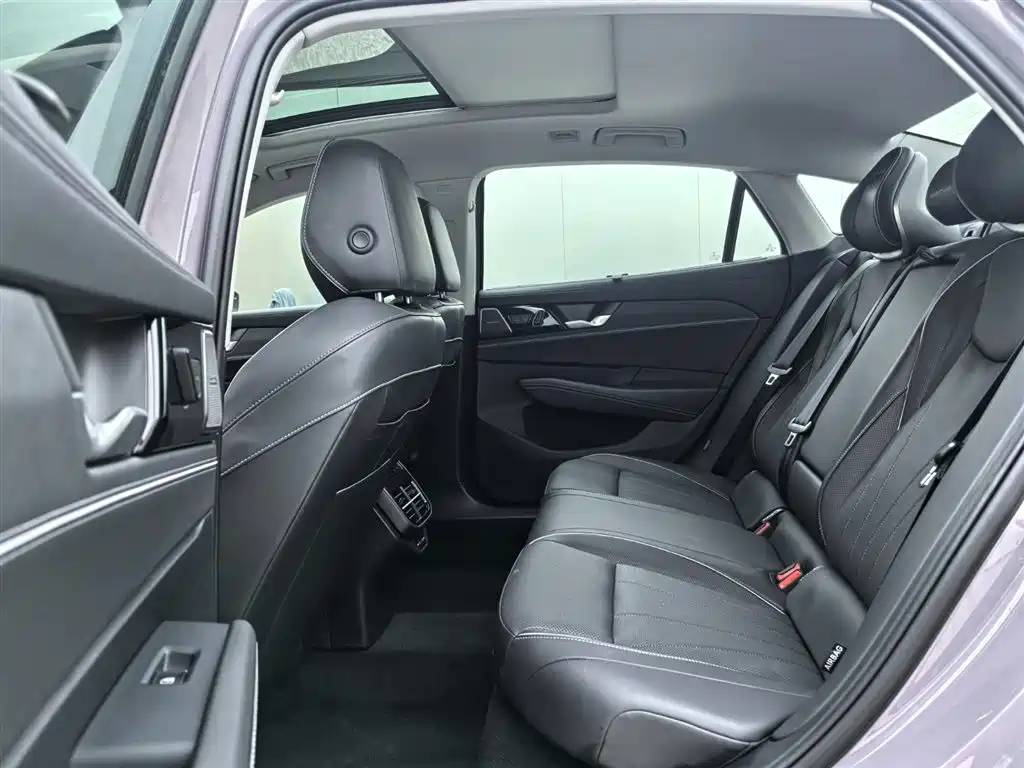Volkswagen Passat 2025 Pro 380TSI Dragon Prestige Edition фото 12