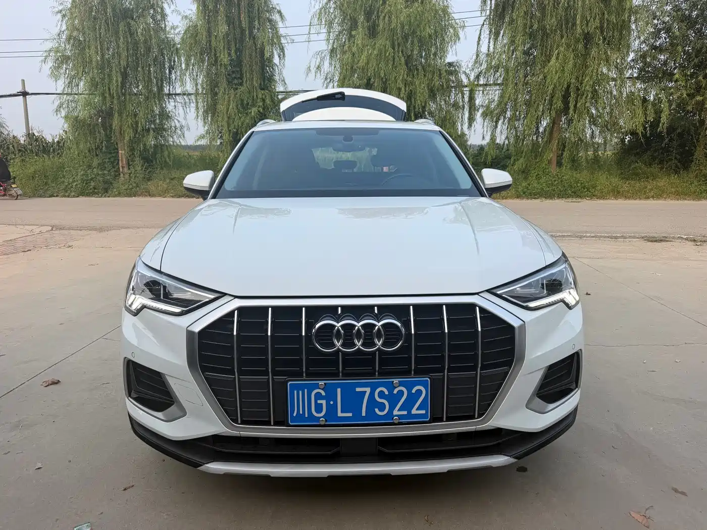 Photo 2 - Audi Q3