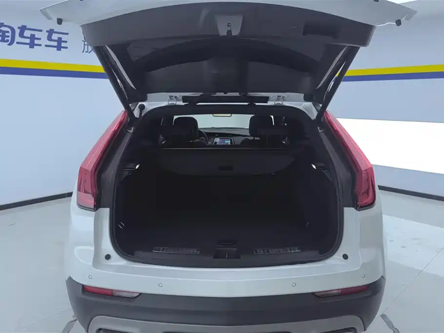 CADILLAC XT4