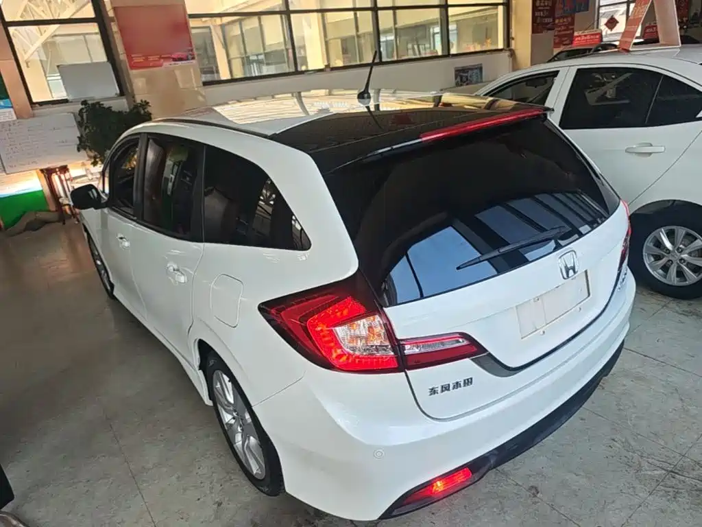 Honda Jade 2016 2016 1.8L Automatic Comfort Elite Version 5-seater