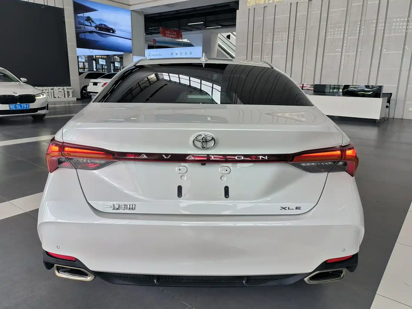 Toyota Avalon 2022 2.0L XLE Premium фото 5