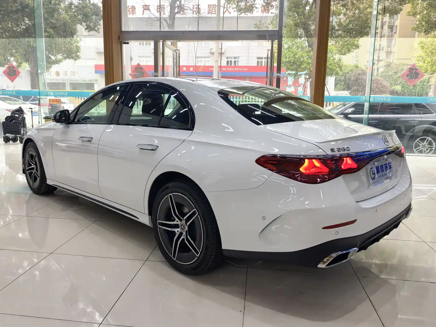 MERCEDES-BENZ E CLASS