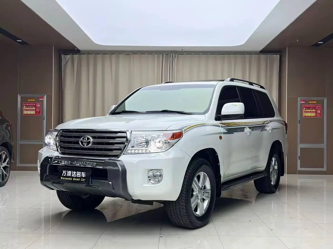 Toyota Land Cruiser 2010 Model 4.7L Automatic VX фото 3