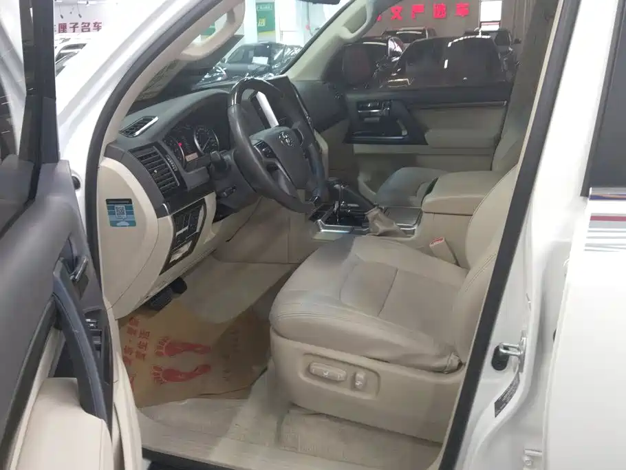 Toyota Land Cruiser (Import) 2019