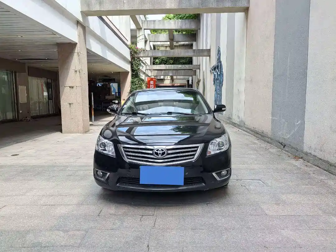 Фото 2 - Toyota Camry