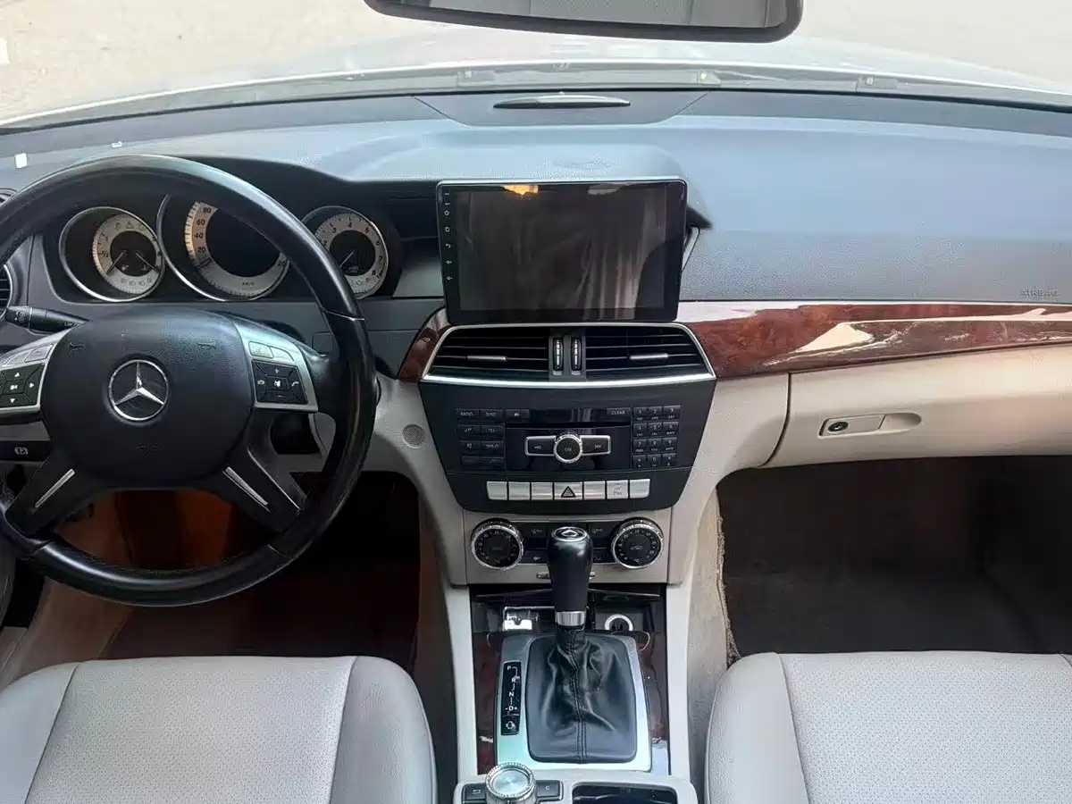 صورة 12 - Mercedes-Benz C-Class