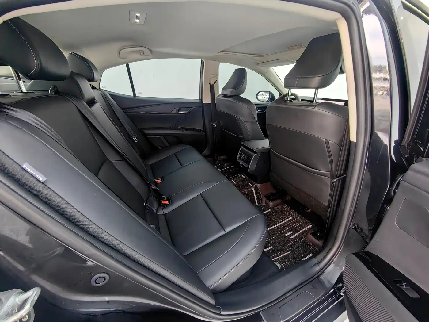 Toyota Camry 2024 Hybrid 2.0HGVP Luxury Edition фото 10