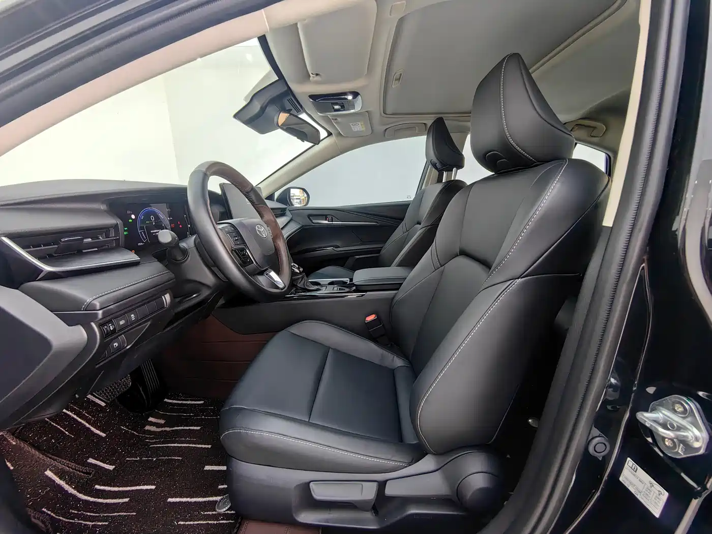 Toyota Camry 2024 Hybrid 2.0HGVP Luxury Edition фото 8