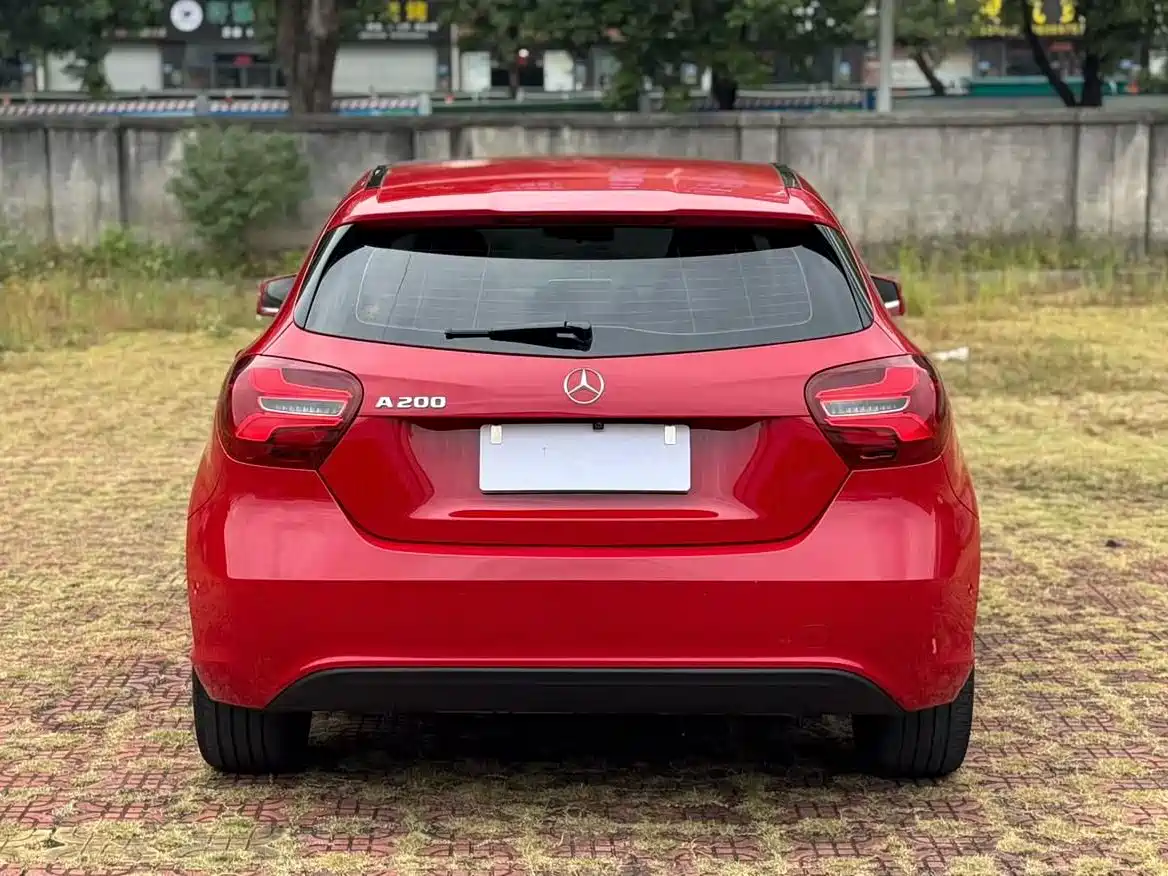 Mercedes-Benz A-Class (Import) 2016 A 200 Dynamic фото 8