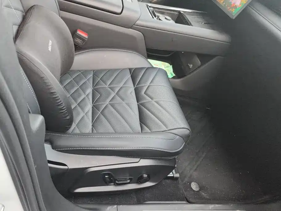 Lynk & Co 10 EM-P 2026 2025 Facelift 120 AWD Ultra