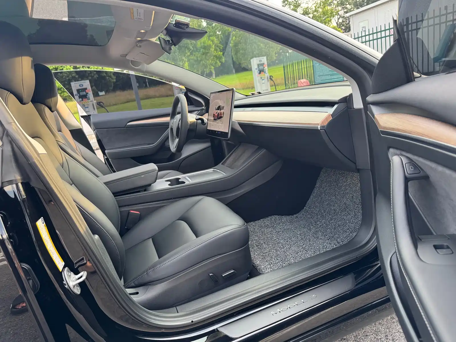 Фото 11 - Tesla Model 3