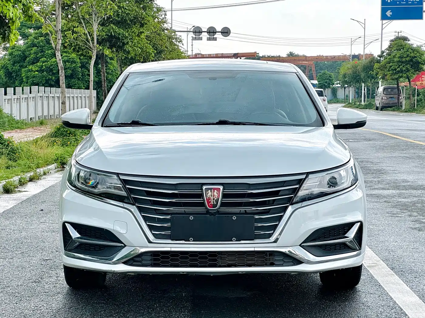 Roewe i6 2021 2020 PLUS 1.6L CVT 4G Connected Glory Holographic Edition