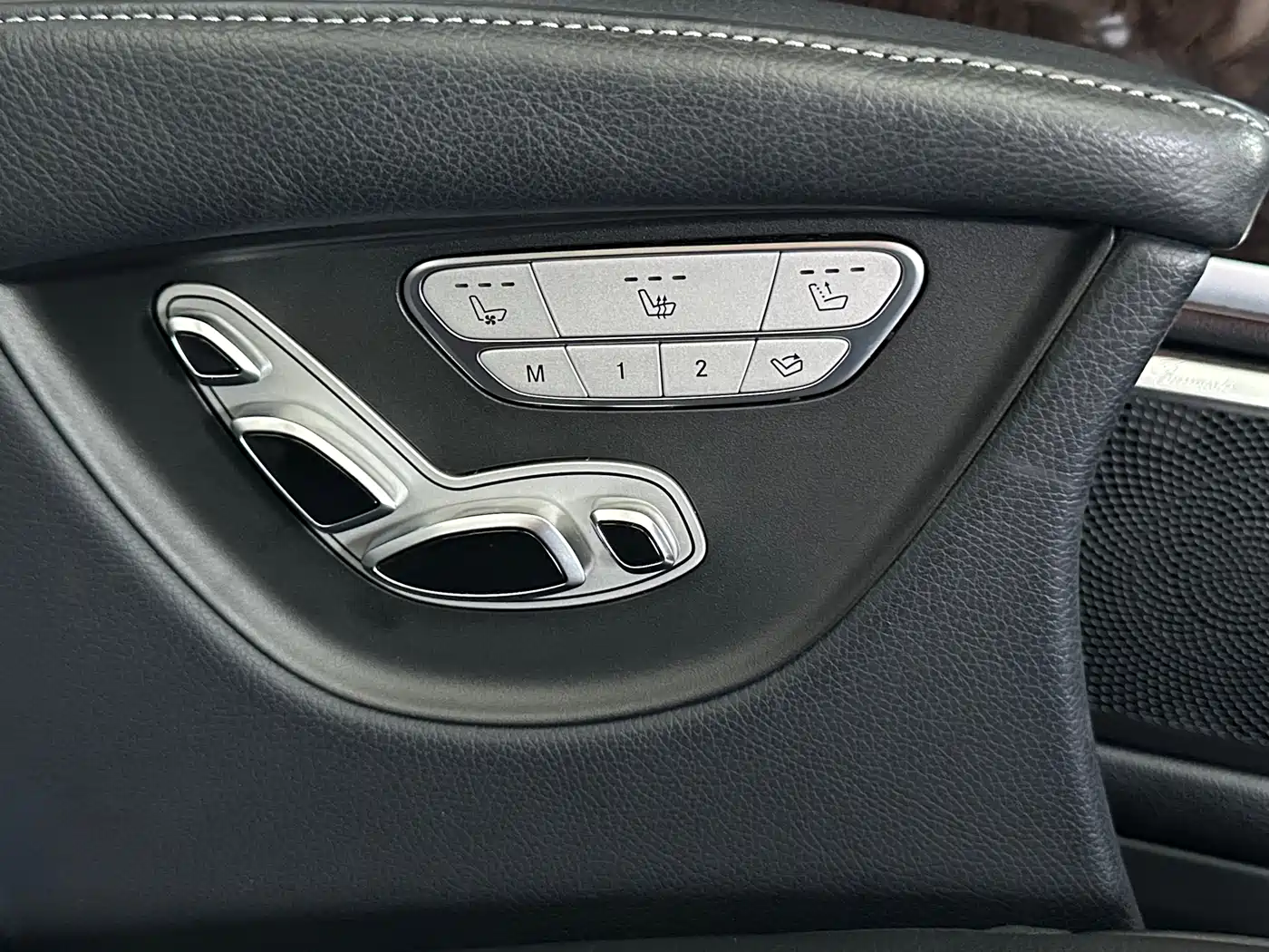 Mercedes-Benz V-Class 2017 Model V 260 L Premium Extended Edition фото 16