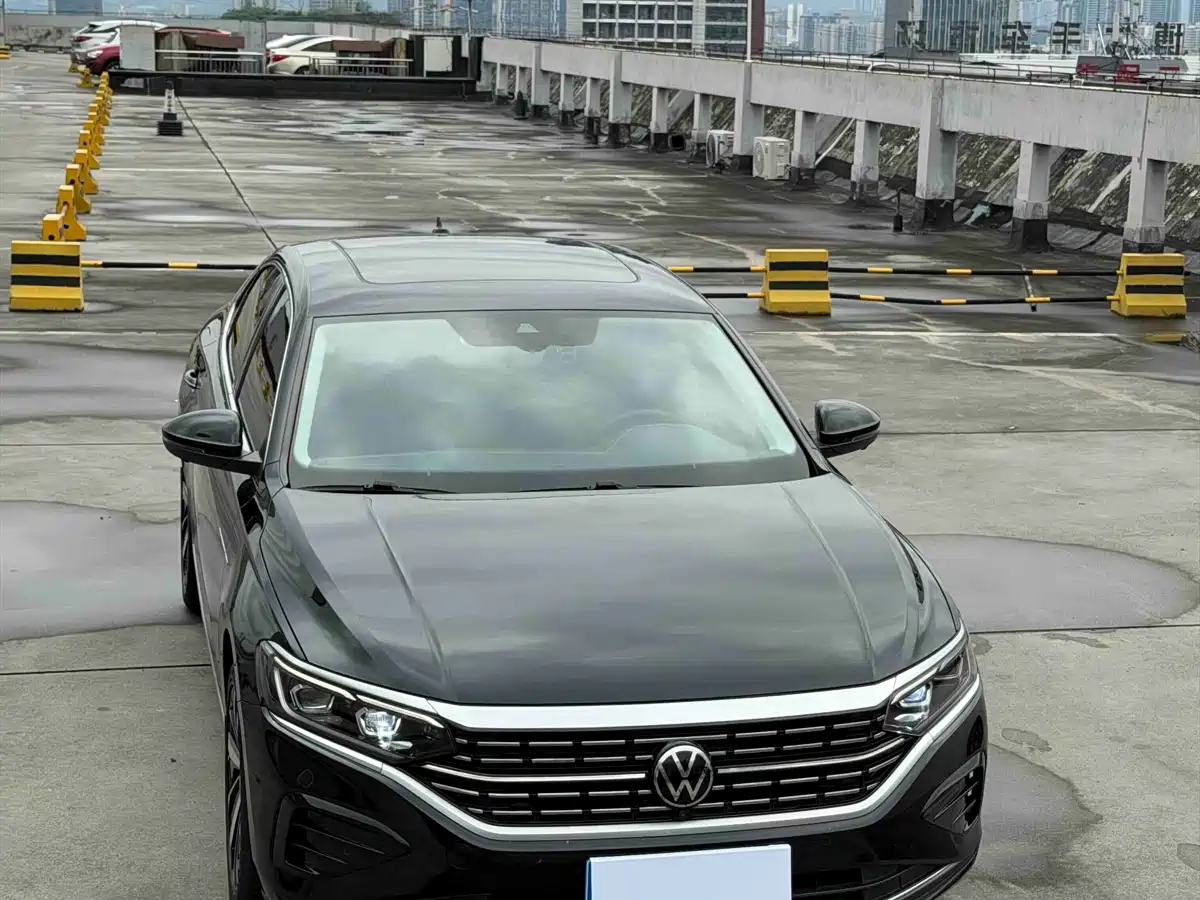 Volkswagen Passat 2023 Facelift 380TSI Luxury Edition фото 5