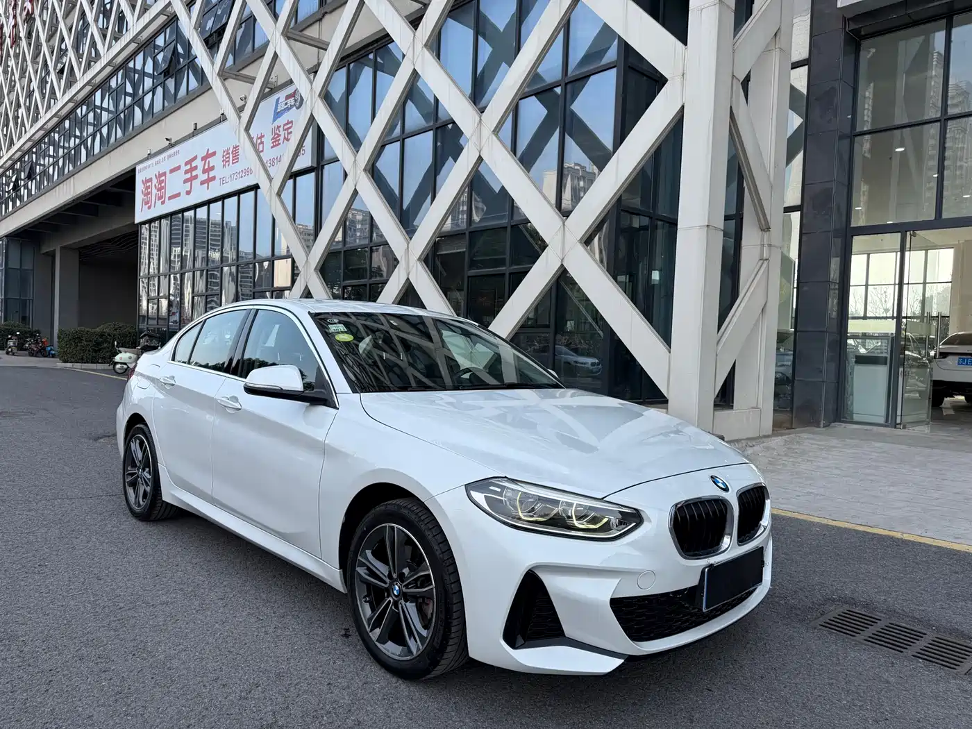 BMW 1 Series 2021 120i M Sport фото 3