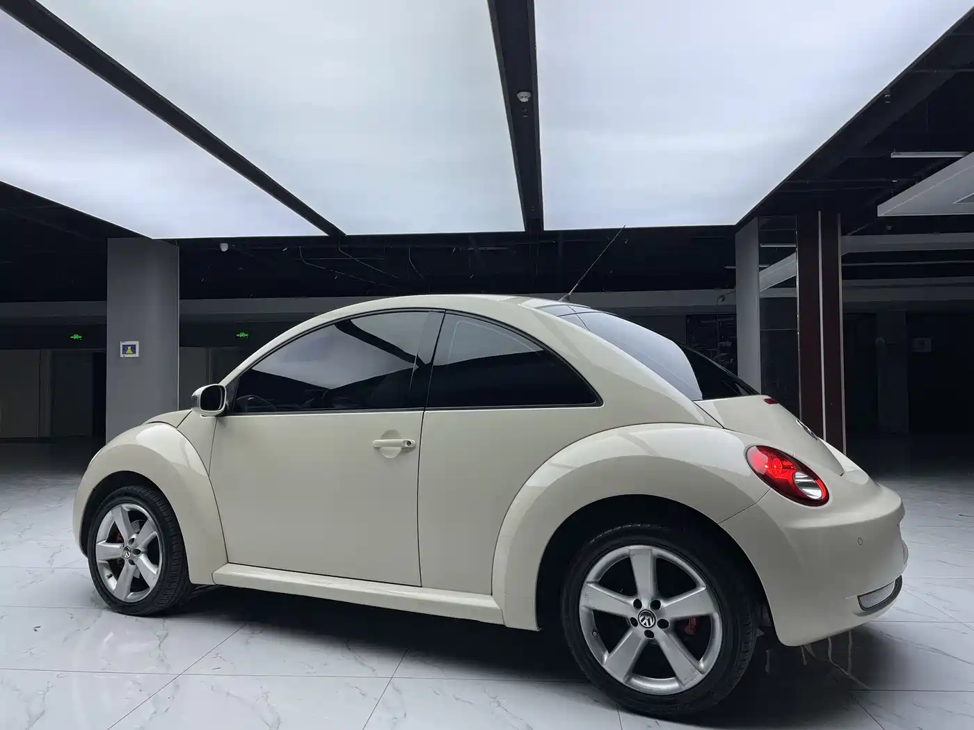 Volkswagen Beetle 2008 1.8T AT Luxury фото 16