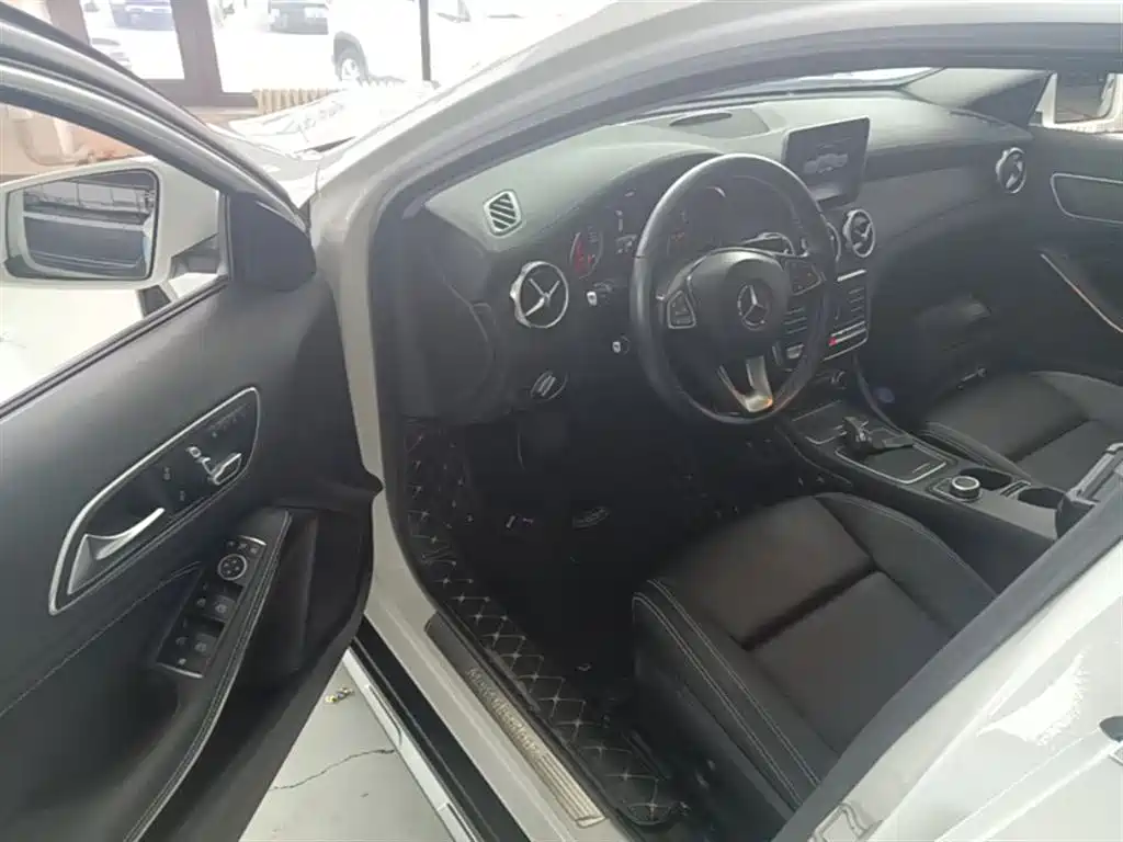 Mercedes-Benz GLA 2017 GLA 220 4MATIC Fashion фото 16