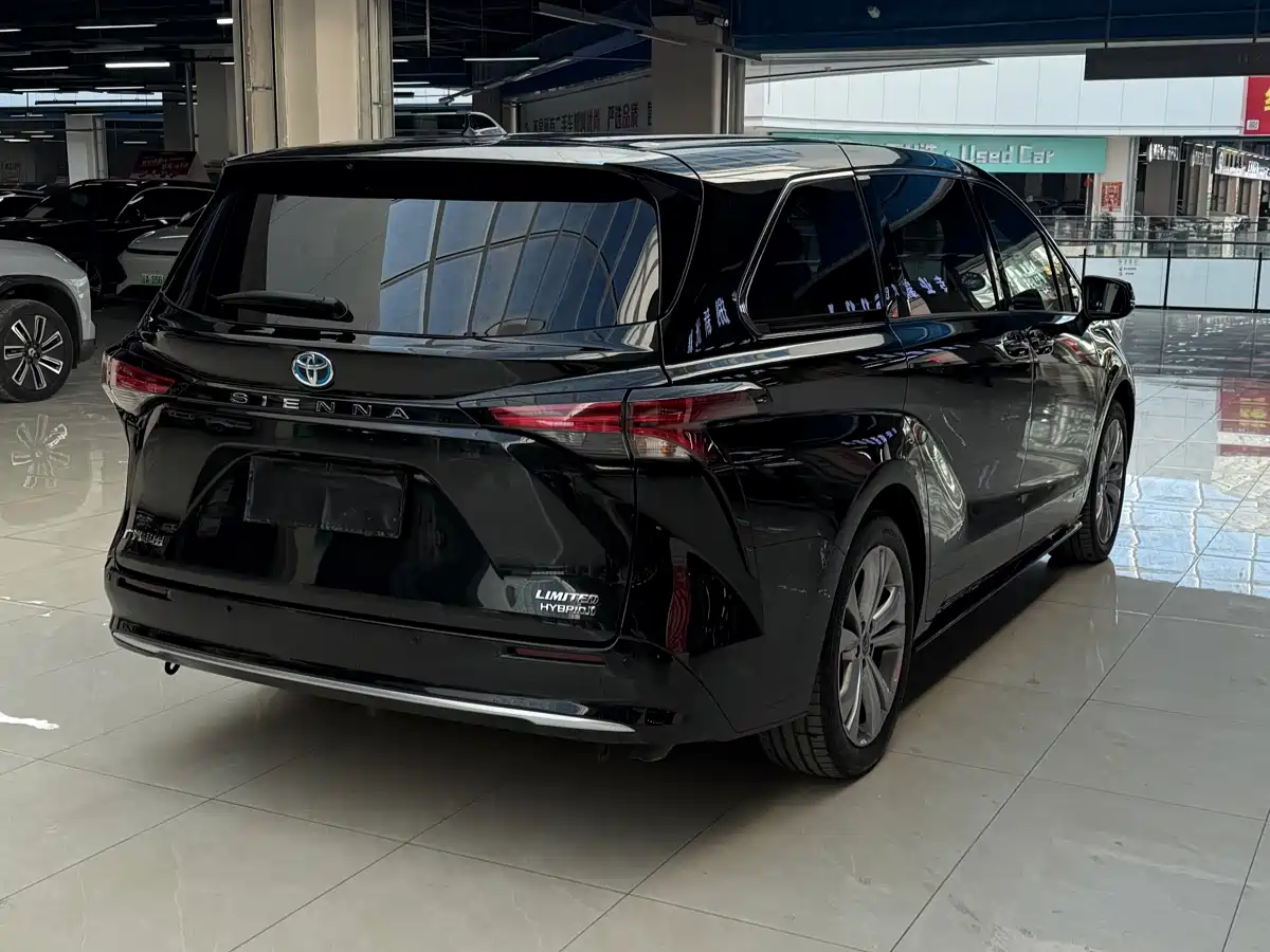 Toyota Sienna 2023 2.5L Hybrid Premium Edition фото 9