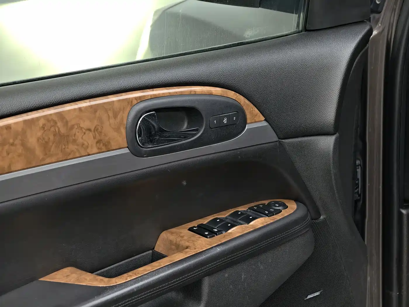 Buick Enclave 2010 3.6L Elite Edition фото 12