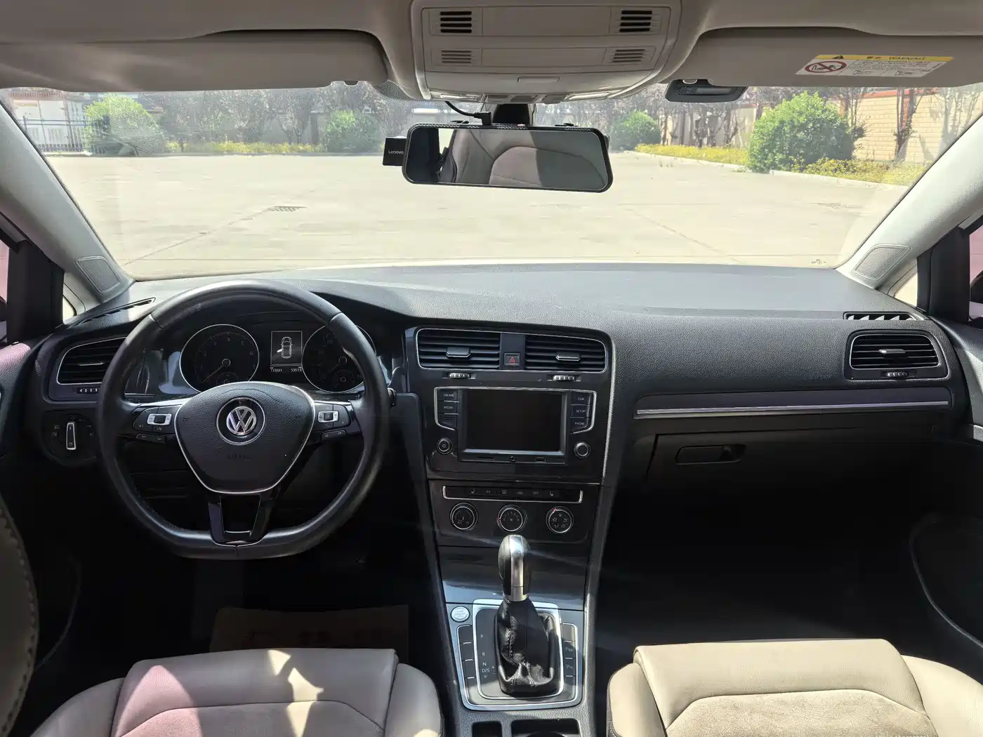 Volkswagen Golf 2017 230TSI Auto Luxury Millionth Anniversary Edition фото 8