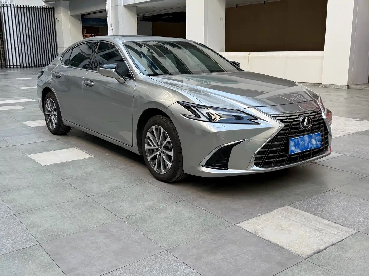 Lexus ES 2025 200 Ultimate Edition фото 2