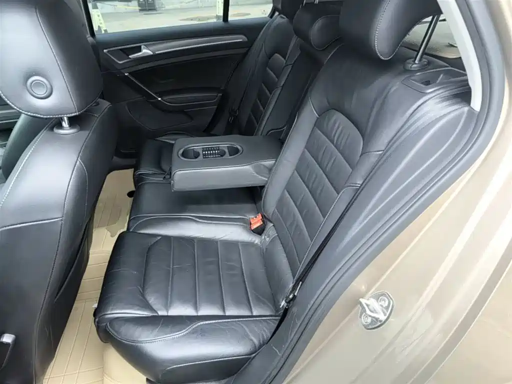Volkswagen Golf 2015 1.4TSI Automatic Luxury фото 17