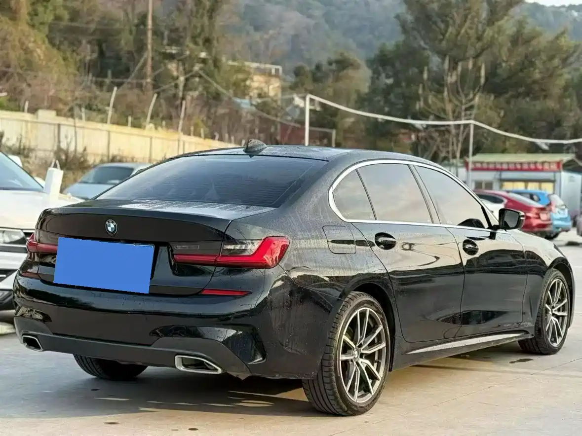 BMW 3 SERIES