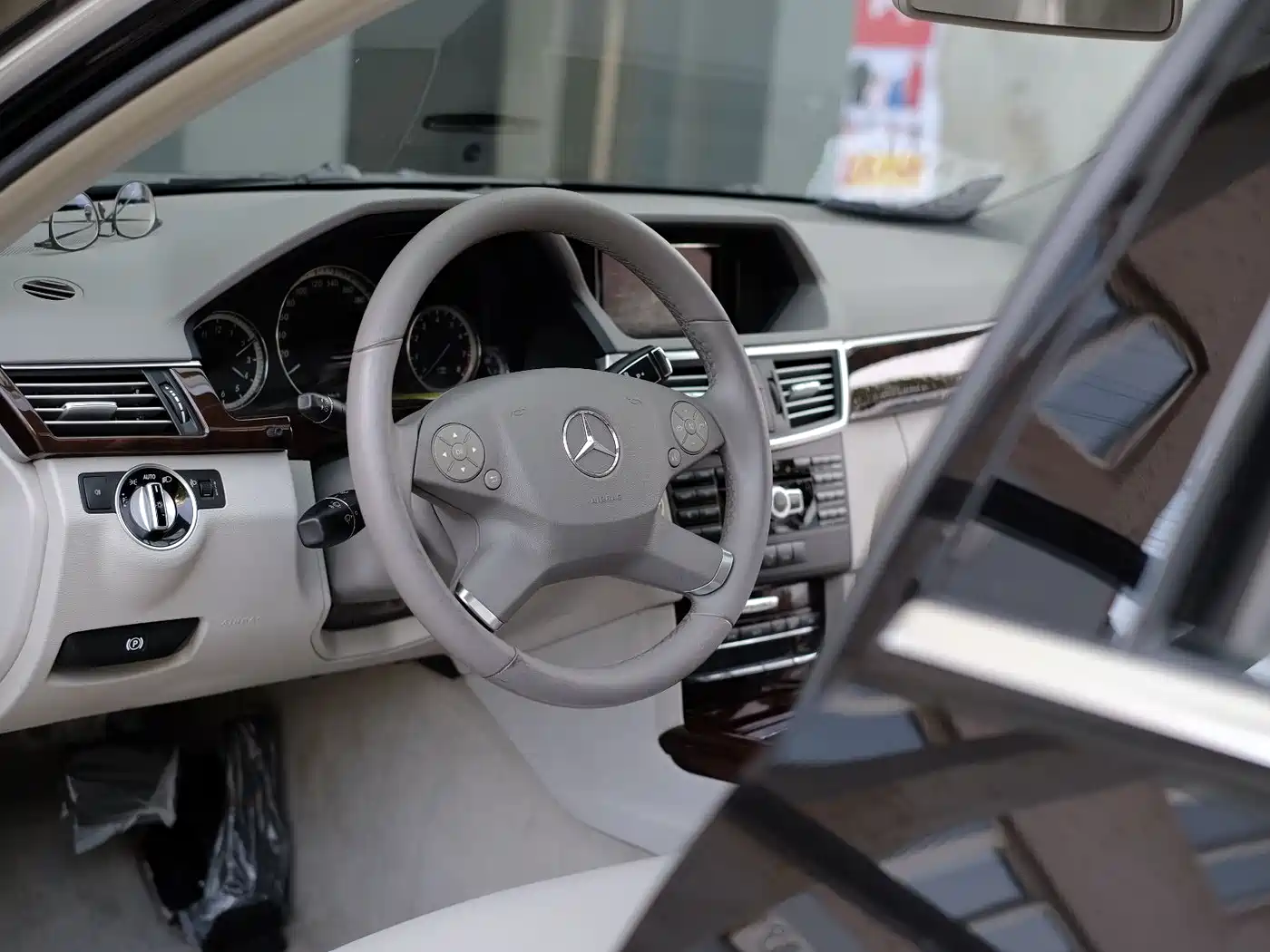 Mercedes-Benz E-Class 2012 E 200 L CGI Elegance фото 26