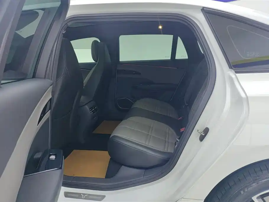 Hongqi EH7 2024 690 Pro фото 11