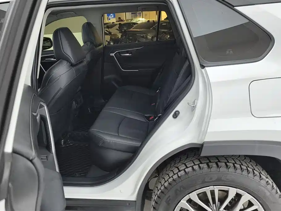 Toyota Wildlander 2023 Hybrid 2.5L E-CVT AWD Luxury PLUS Edition фото 11