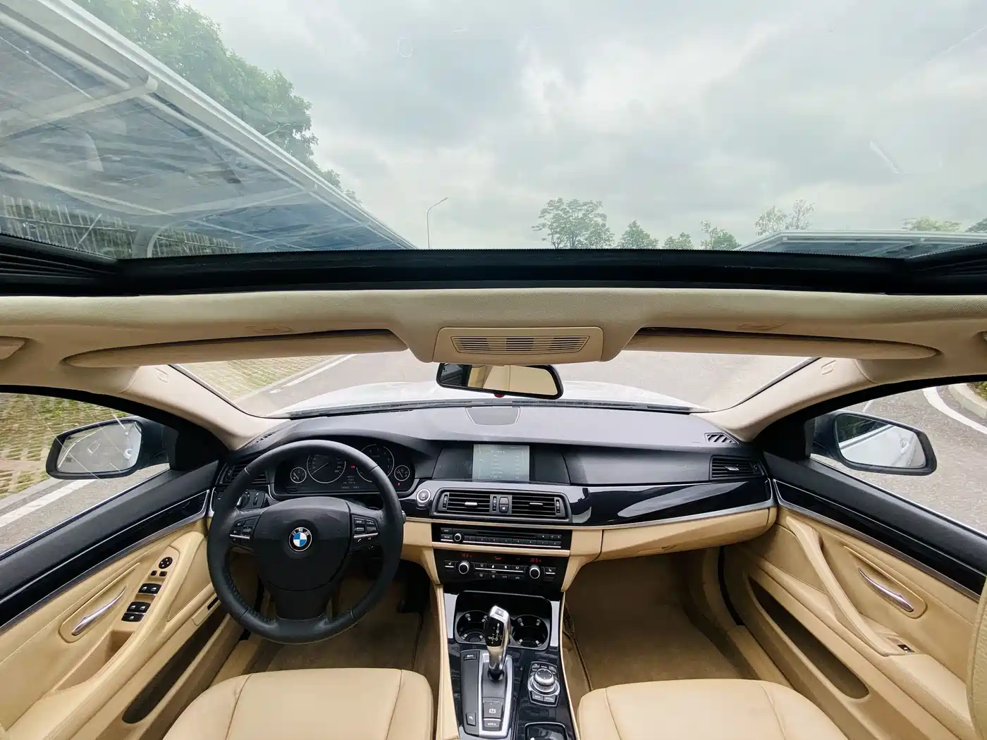 BMW 5 Series 2011 523Li Leading фото 17
