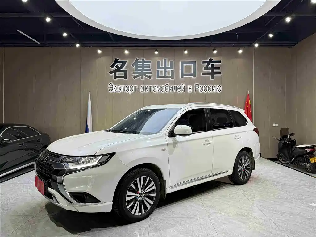 Mitsubishi Outlander 2021 2.0L 2WD Smooth Ride Version 5-Seater 1