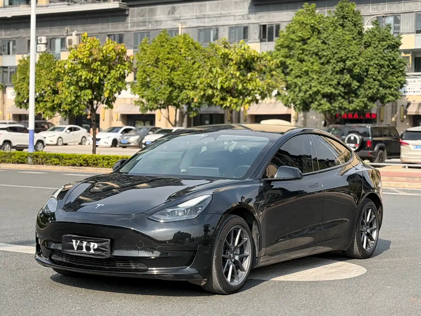 TESLA MODEL 3